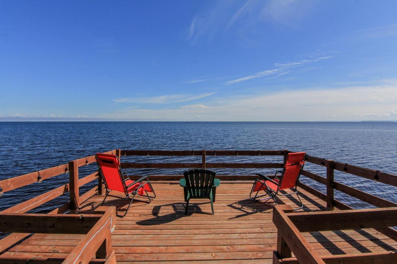 Chalet Magnifique Au Bord Du Lac-saint-jean Roberval