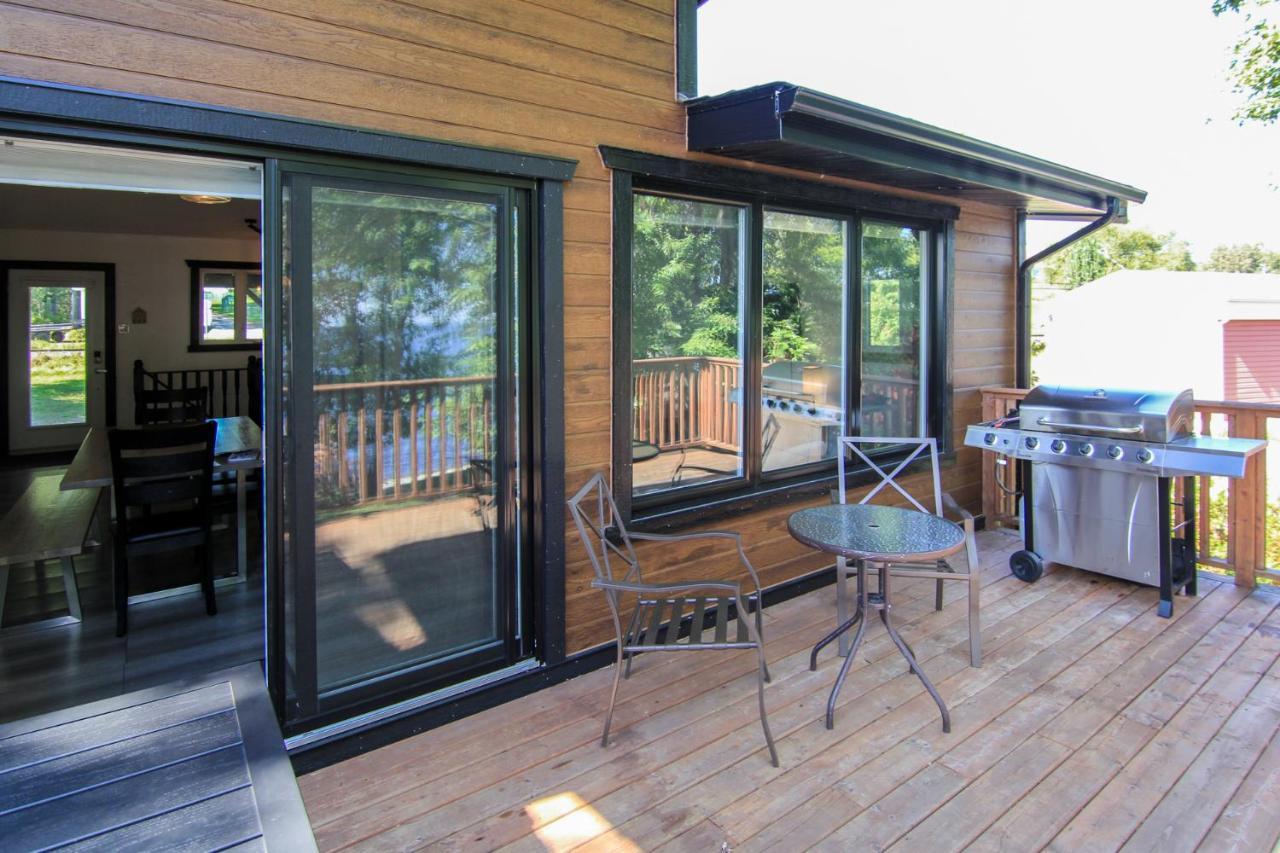 Magnifique Au Bord Du Lac-saint-jean Chalet Roberval