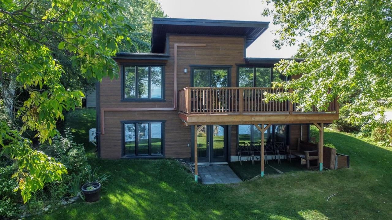 Magnifique Au Bord Du Lac-saint-jean Chalet Roberval